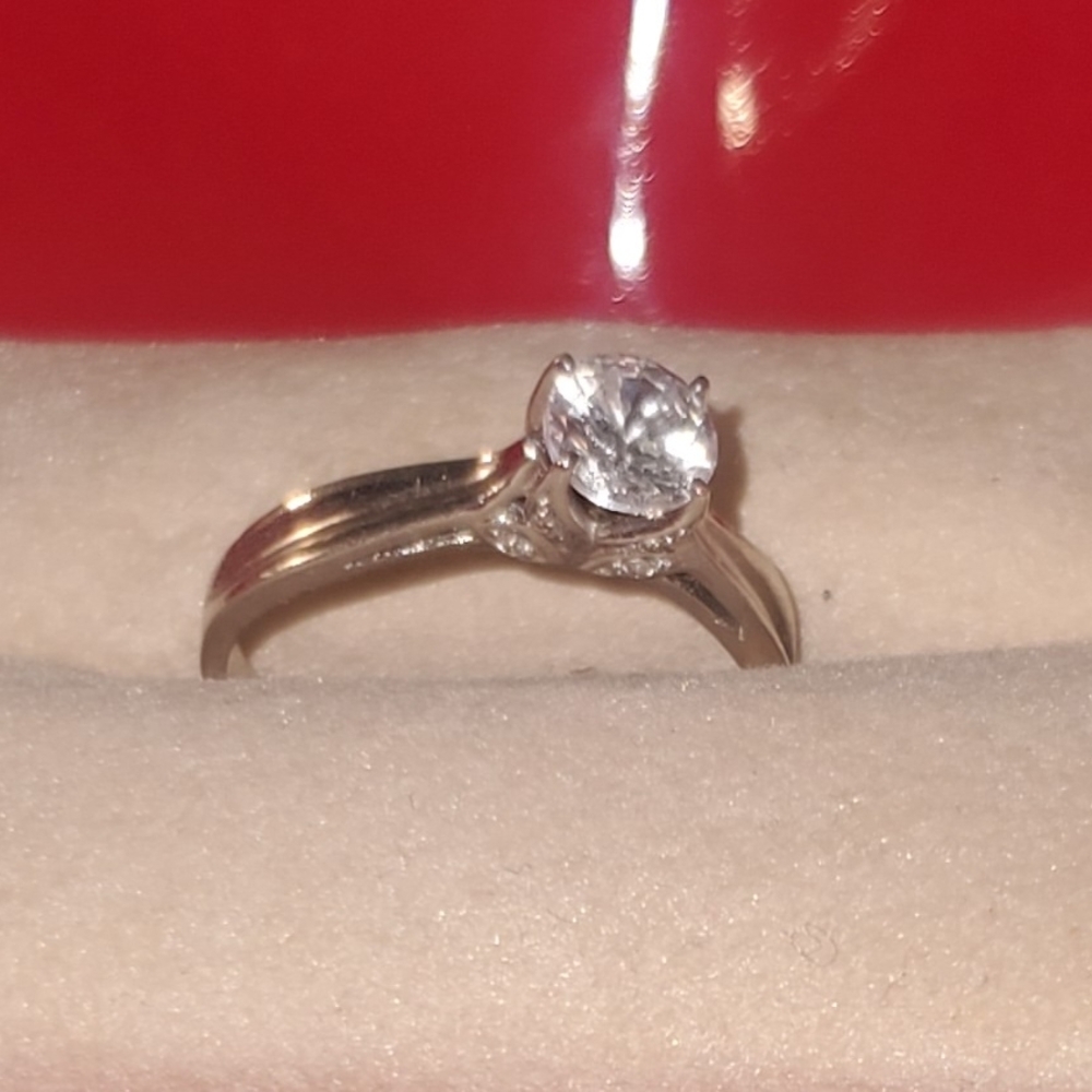 Elegant Silver Solitaire Ring - image 6